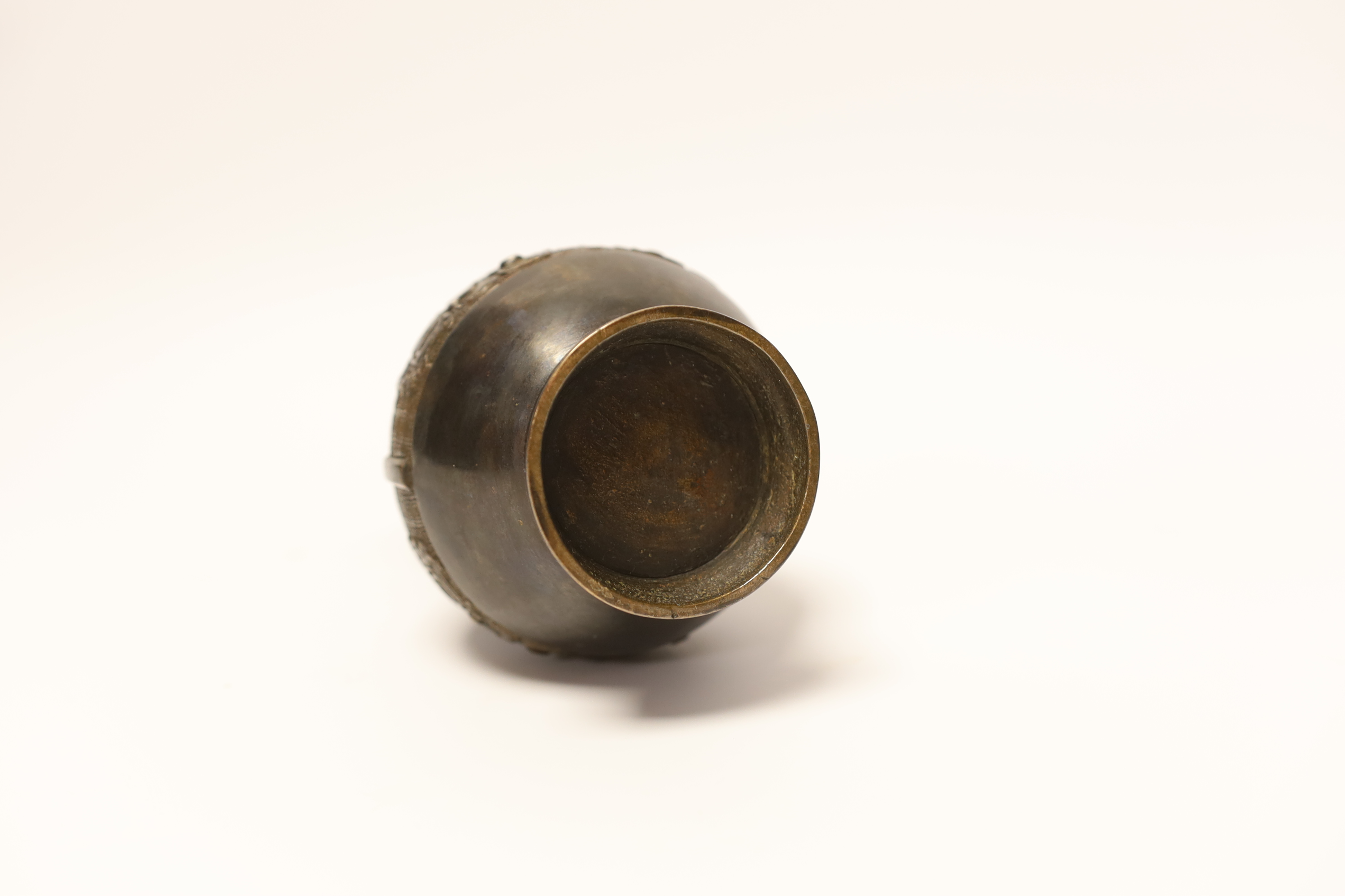 A Chinese bronze vase, 17th / 18th century, 16.5cm